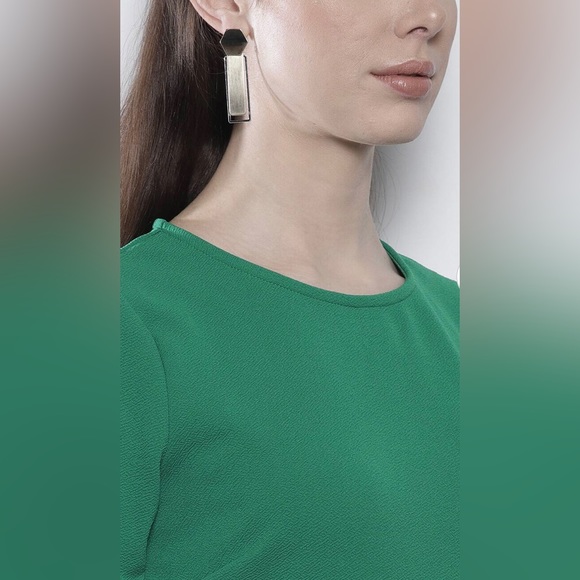 Dorothy Perkins Women Green Solid Sheath Dress - Picture 2 of 5